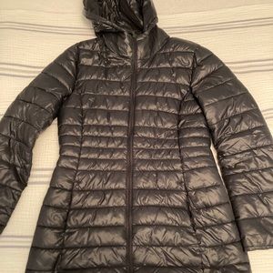 Puffy jacket with hood and pockets